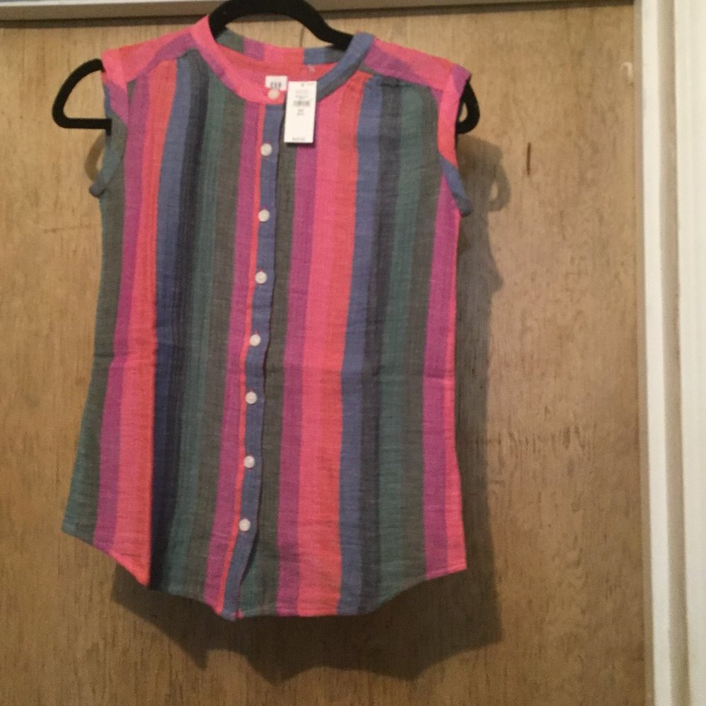 NWT Gap sleeveless button up girls shirt great for back to school